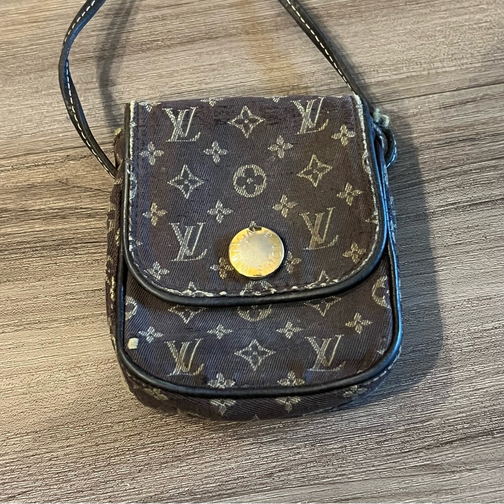 Vintage Louis Vuitton crossbody mini bag